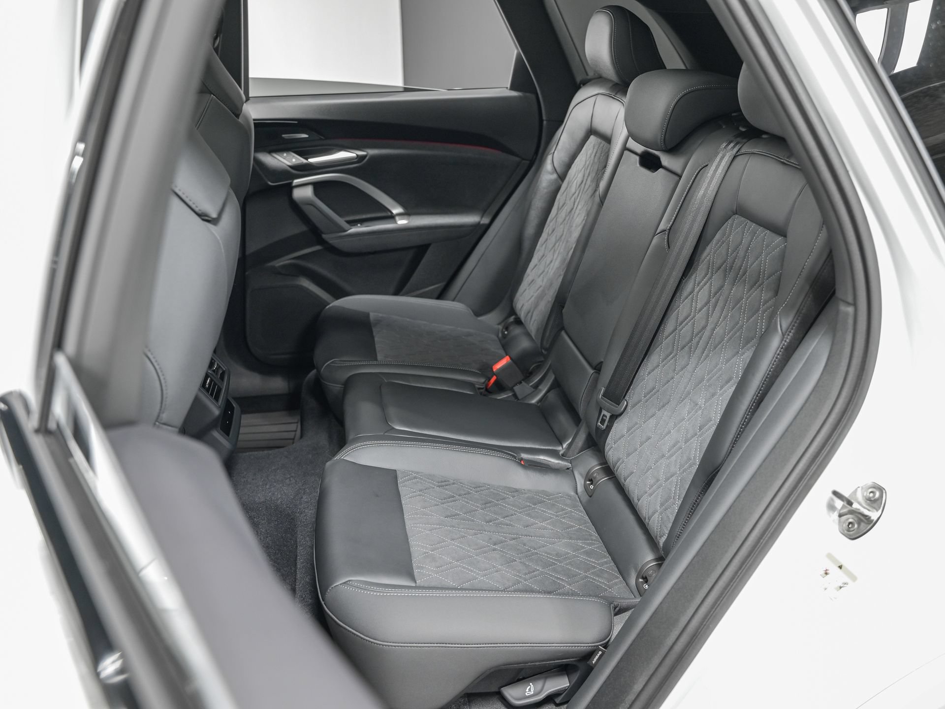 Used 2025 Audi SQ5 Premium Plus w/ Premium Plus Package AWD/4WD image 29