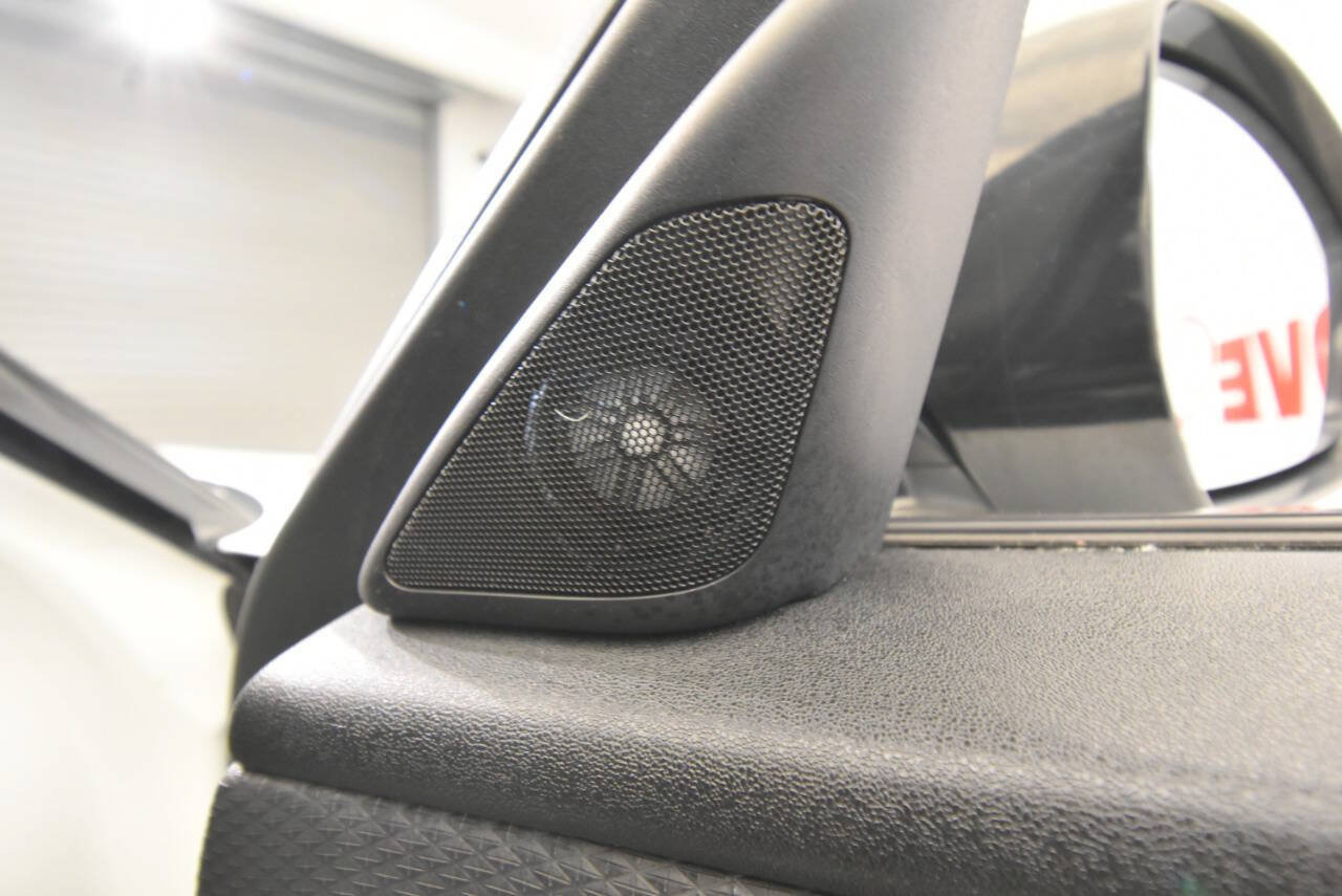 Used 2022 Land Rover Range Rover Velar R-Dynamic S AWD/4WD image 23