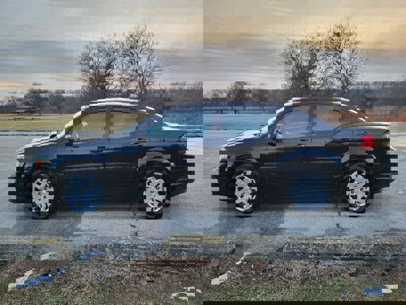 Used 2011 Dodge Avenger Express image 3