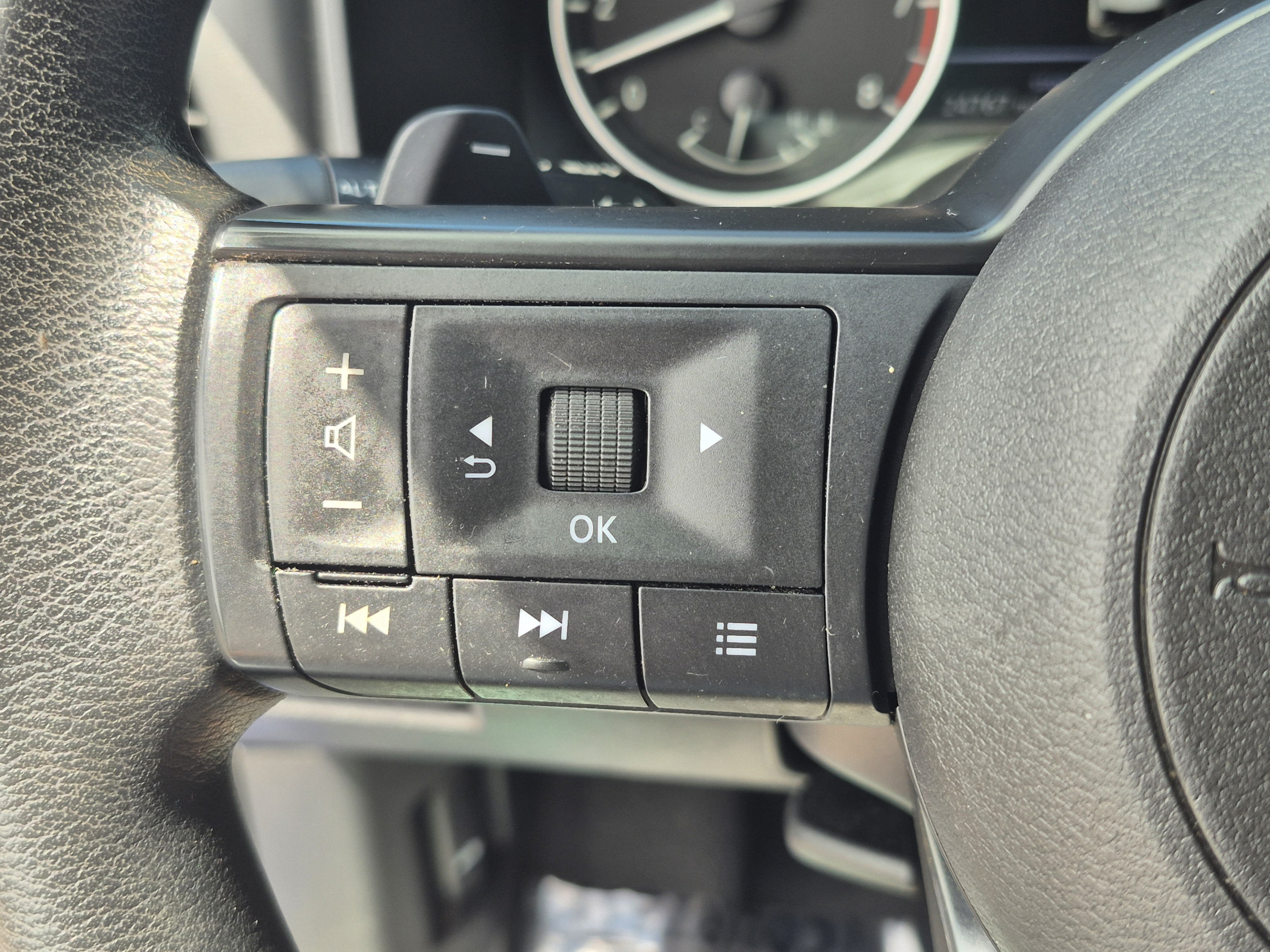 Certified 2023 Nissan Rogue S FWD image 30