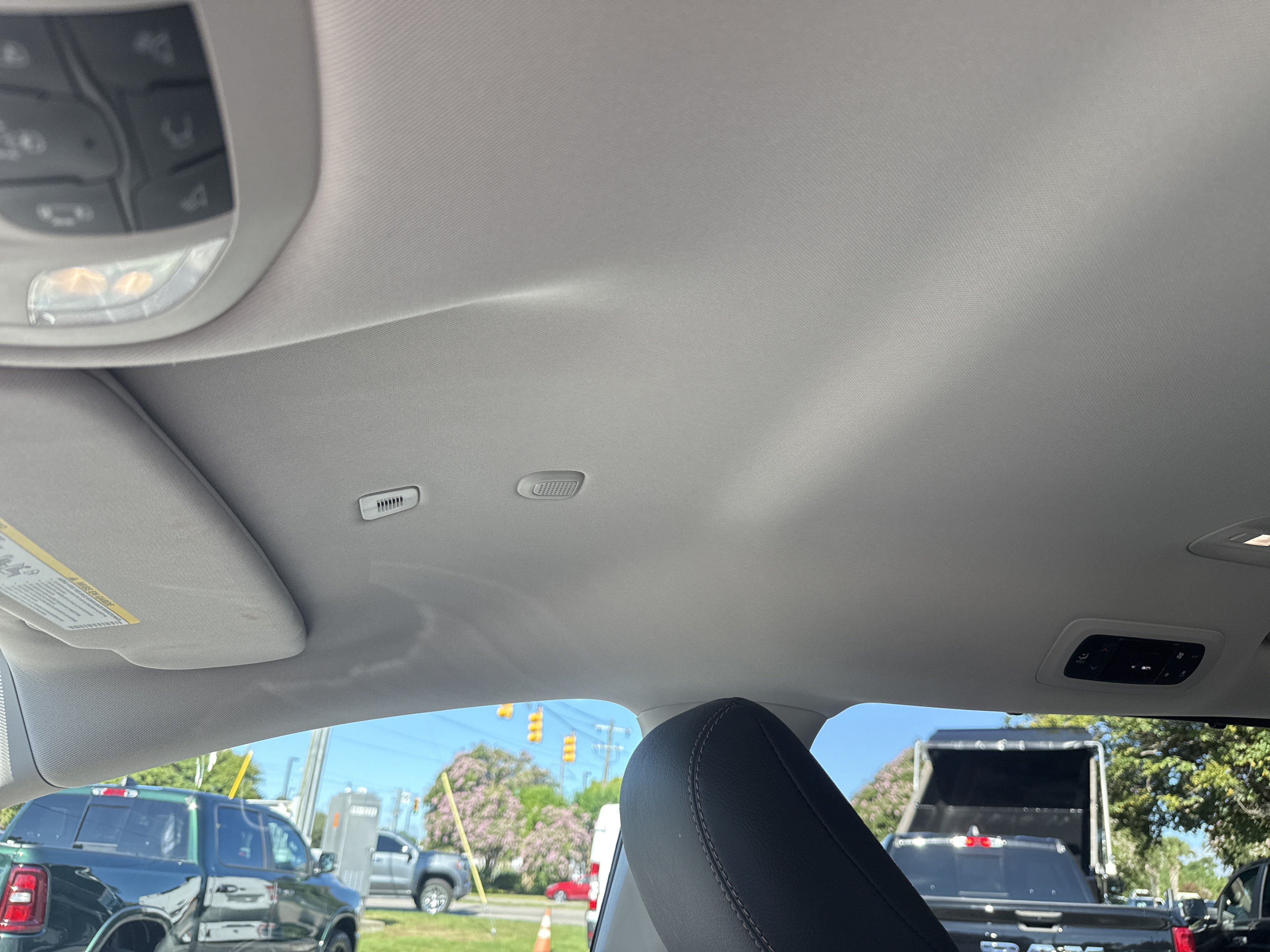 Used 2019 Chrysler Pacifica Touring-L Plus w/ Tire & Wheel Group FWD image 27
