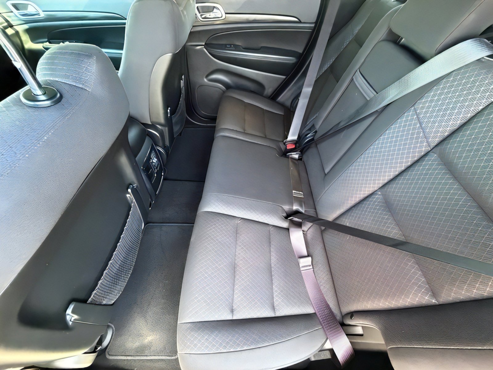 Used 2020 Jeep Grand Cherokee Laredo image 11