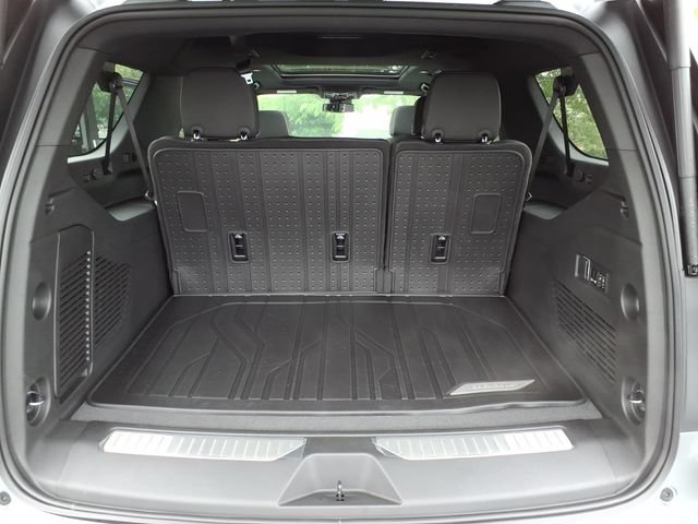 New 2026 Chevrolet Suburban Premier w/ Sun And Tow Package AWD/4WD image 12