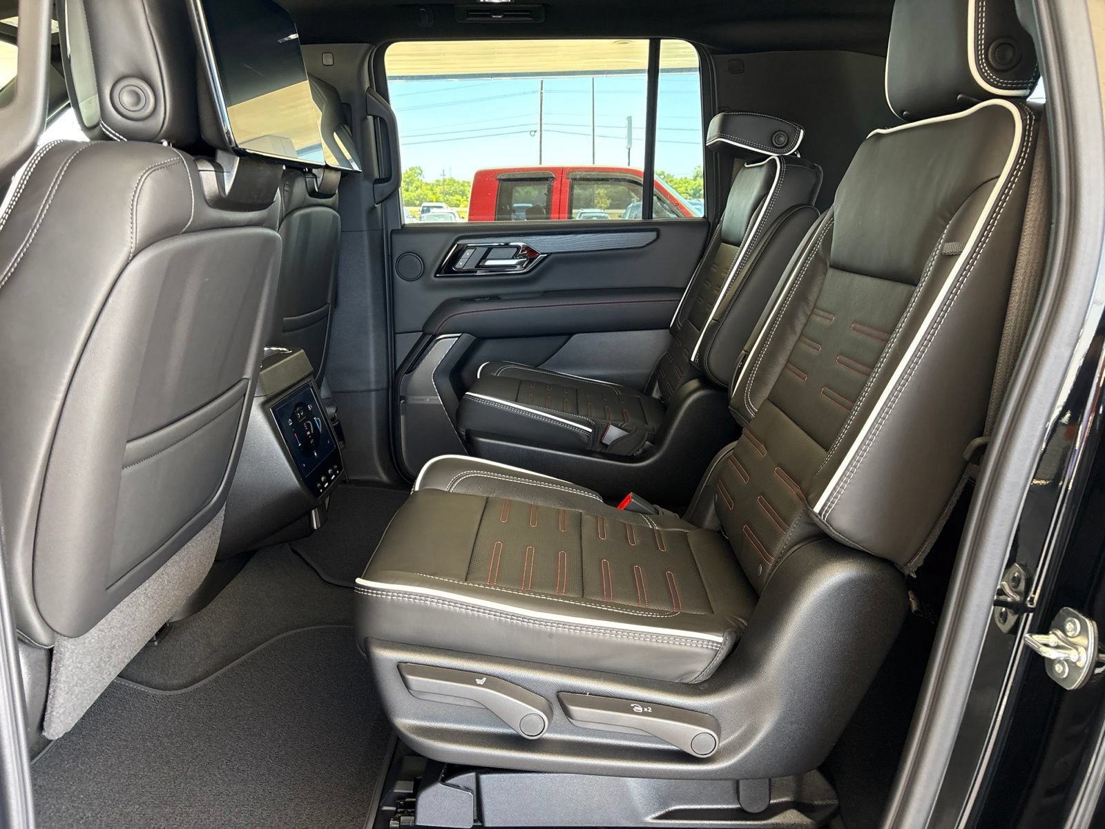 New 2026 GMC Yukon XL AT4 Ultimate AWD/4WD image 20