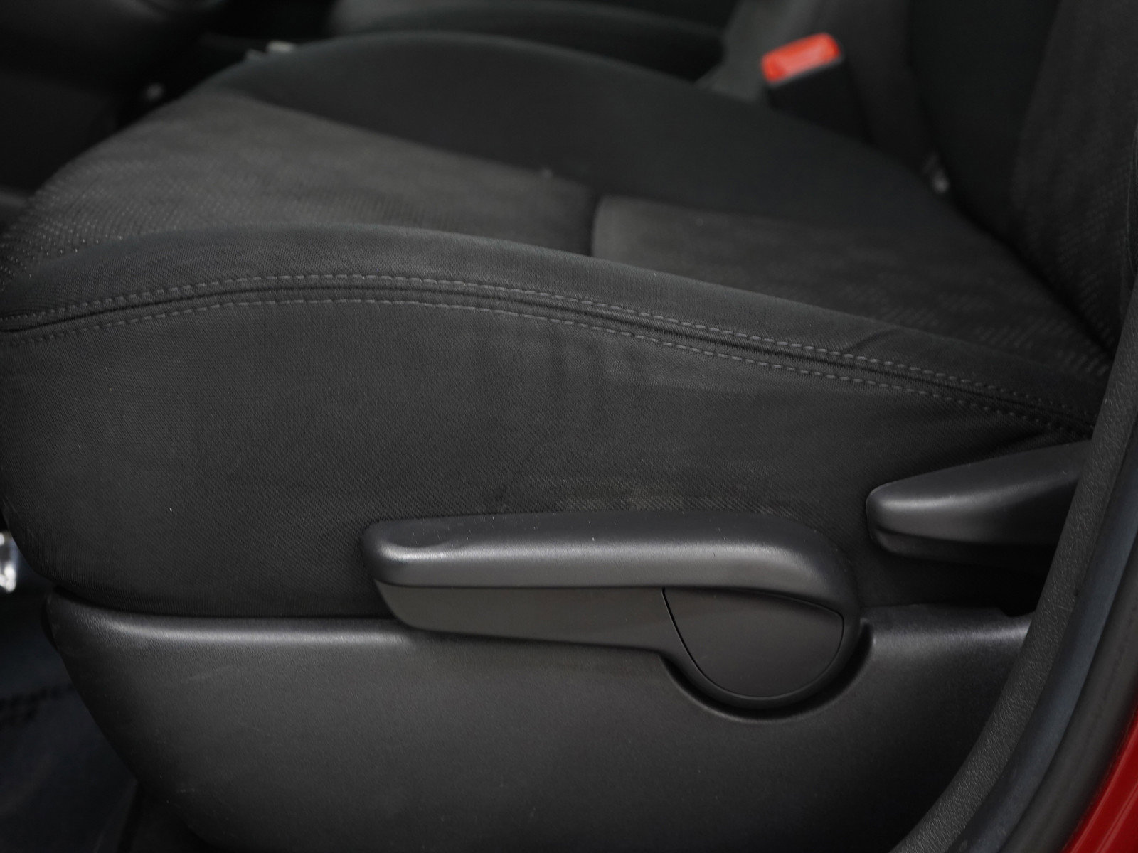 Used 2009 Pontiac Vibe w/ Preferred Package FWD image 21