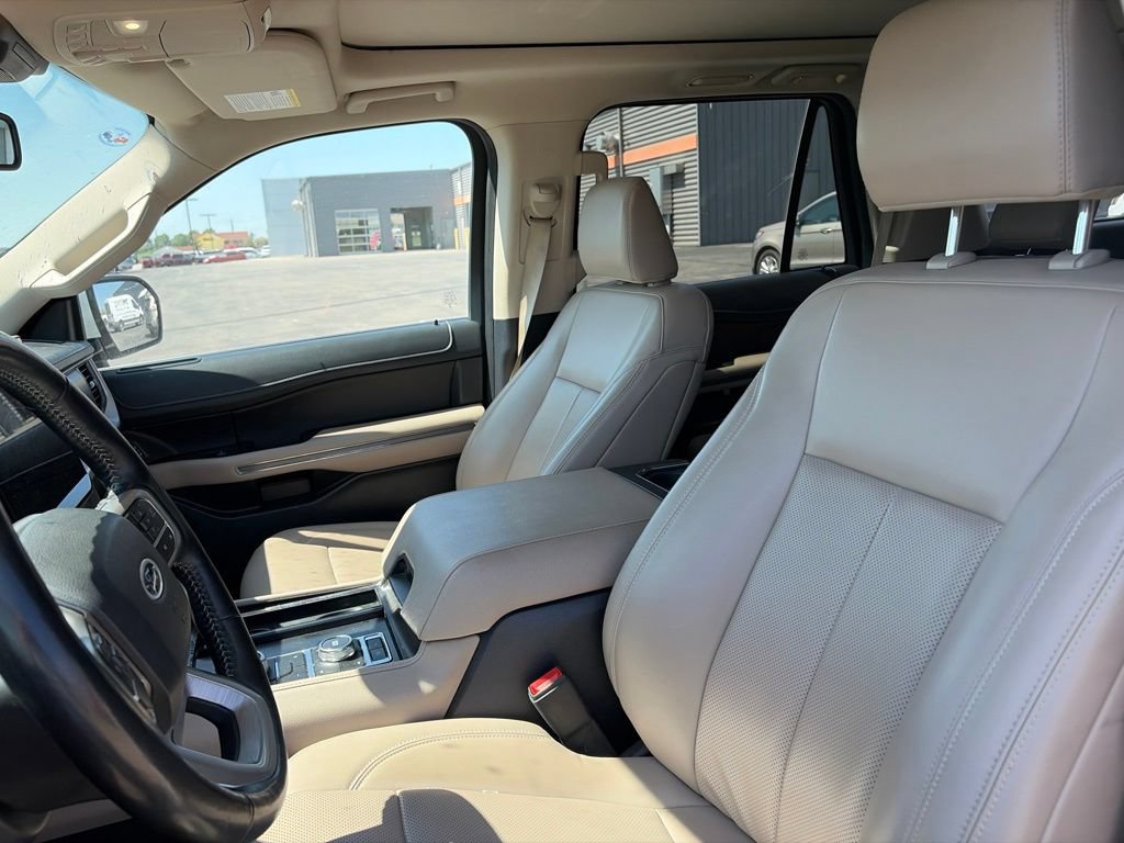 Used 2023 Ford Expedition XLT AWD/4WD image 5