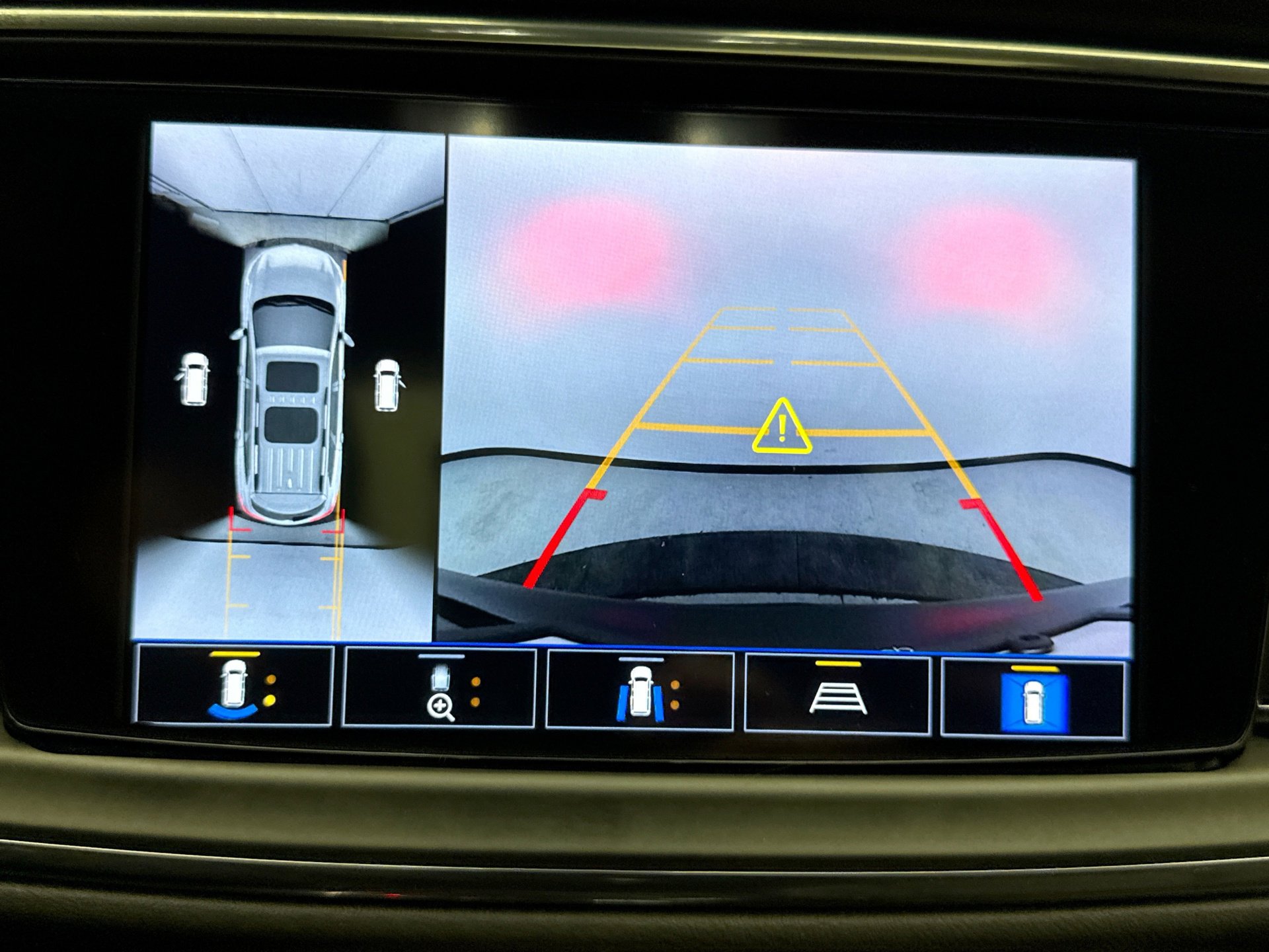 Used 2022 Buick Enclave Avenir w/ Avenir Technology Package image 16