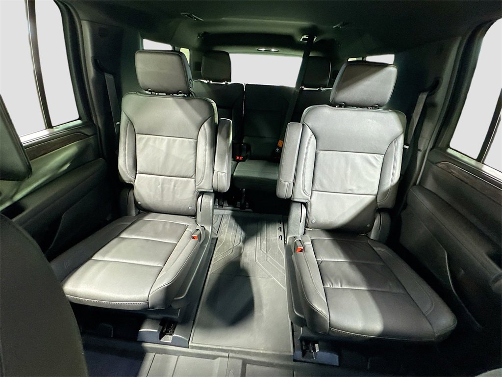 Used 2023 Chevrolet Suburban Z71 image 14