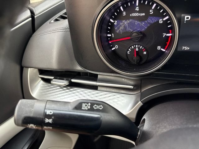 Used 2024 Kia Carnival LX FWD image 19