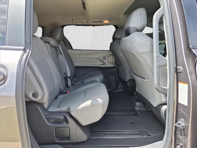 Used 2024 Toyota Sienna XLE FWD image 18