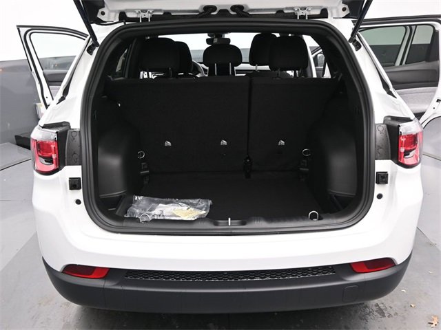 Used 2025 Jeep Compass Sport image 18