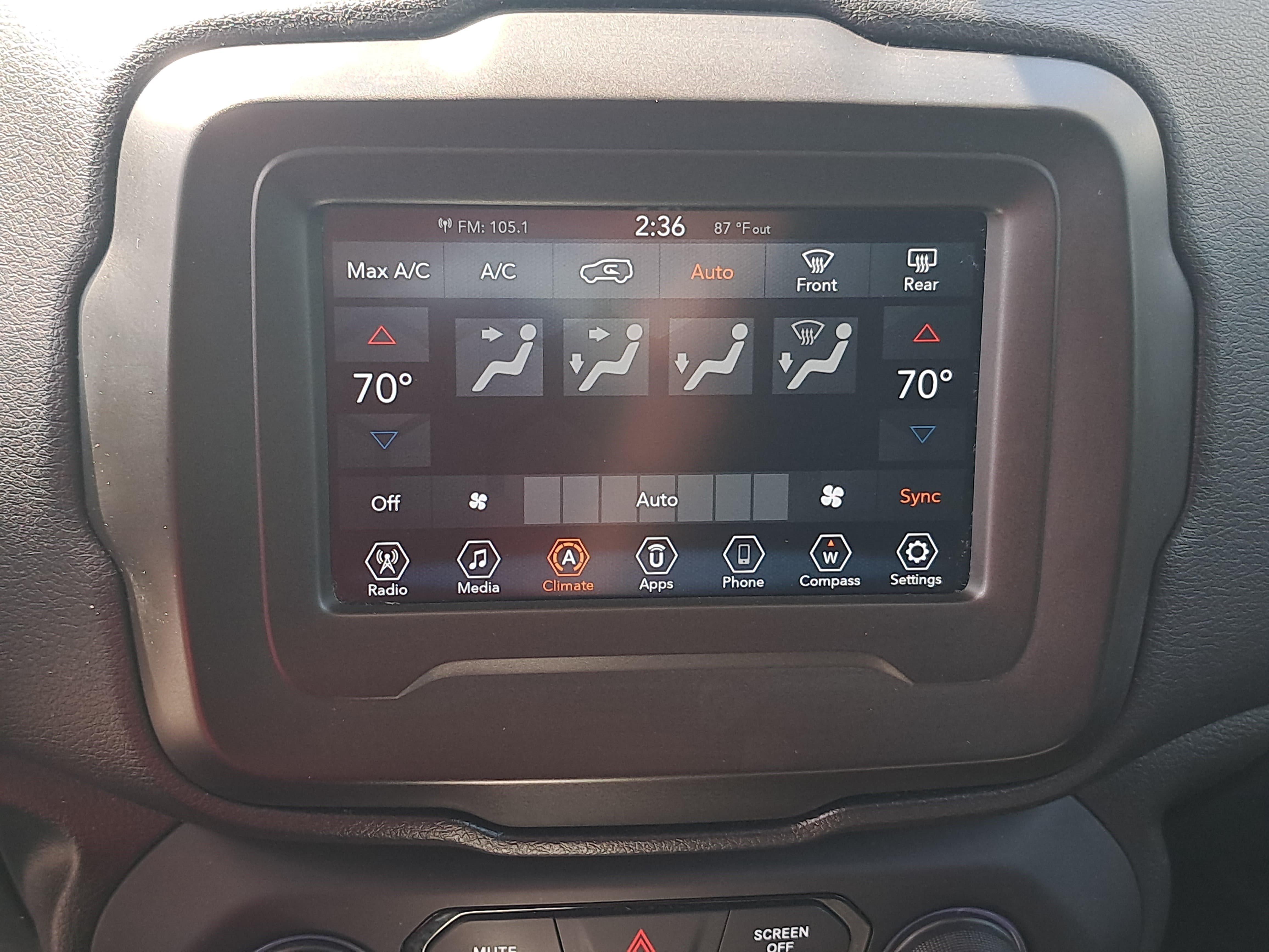 Used 2020 Jeep Renegade Latitude FWD image 21