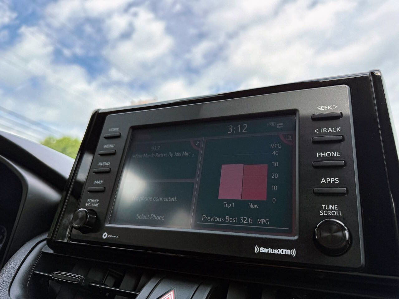 Used 2020 Toyota RAV4 XLE image 19