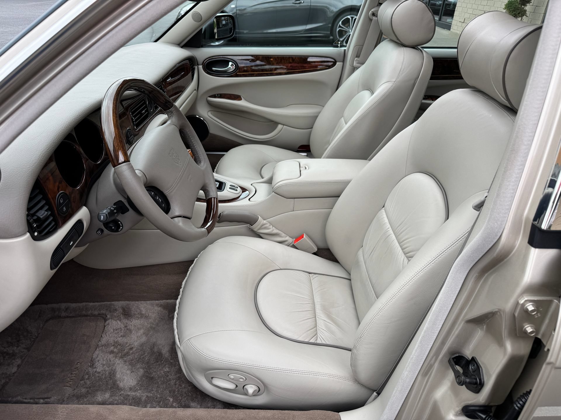 Used 2001 Jaguar XJ Supercharged RWD image 34