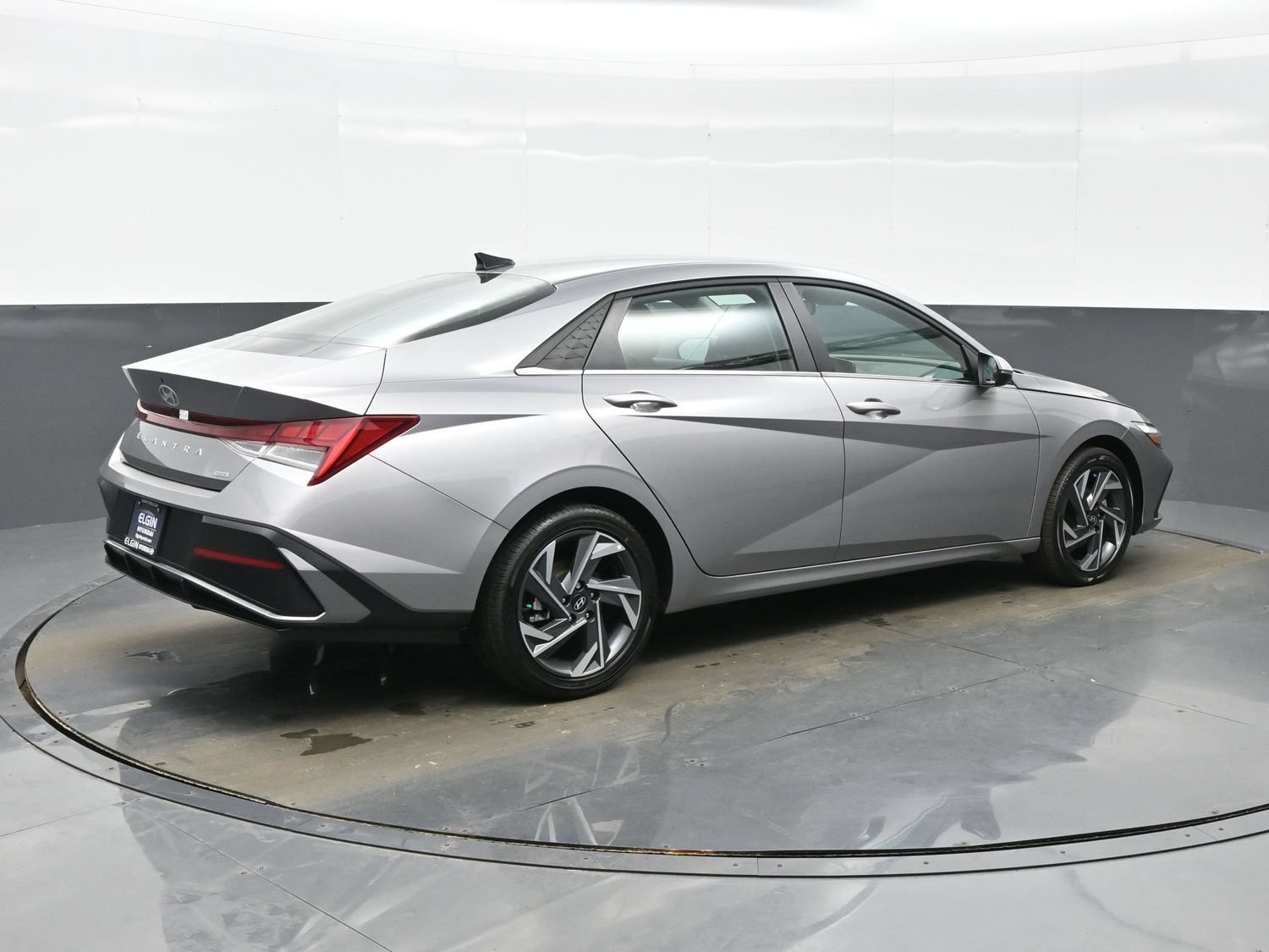 Used 2025 Hyundai Elantra Limited FWD image 6