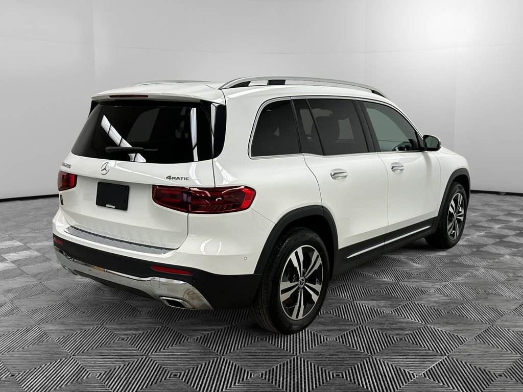Used 2025 Mercedes-Benz GLB 250 4MATIC image 5