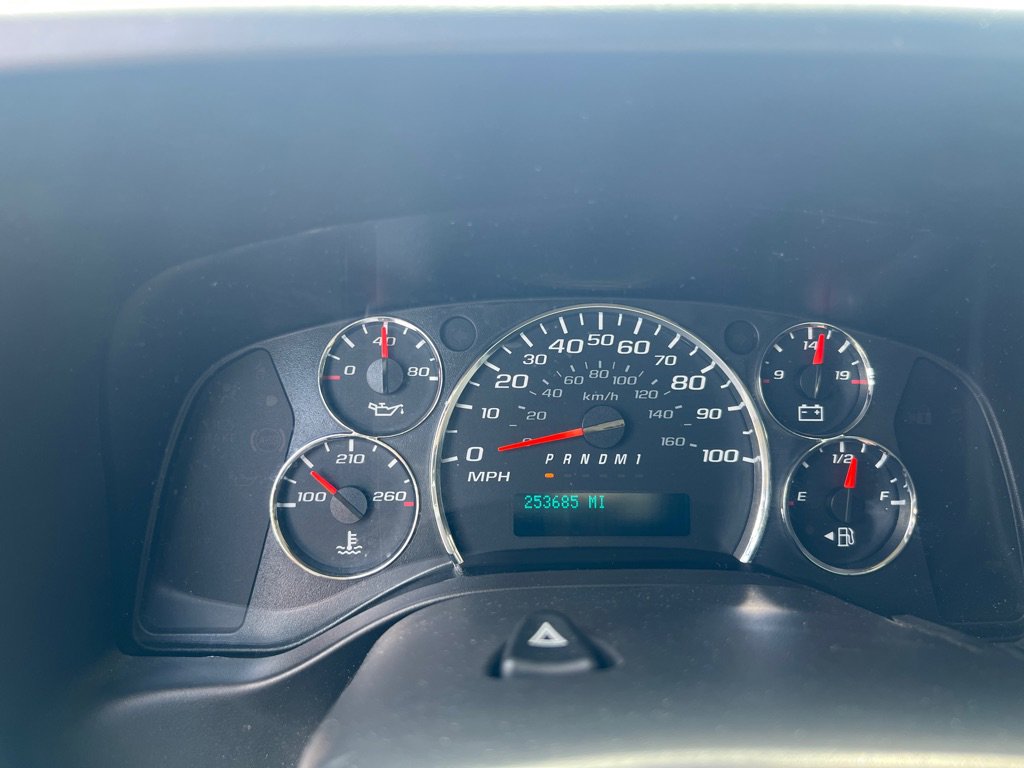 Used 2018 Chevrolet Express 3500 w/ Driver Convenience Package image 31