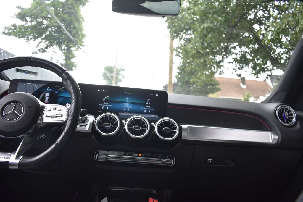 Used 2022 Mercedes-Benz GLB 35 AMG 4MATIC image 28