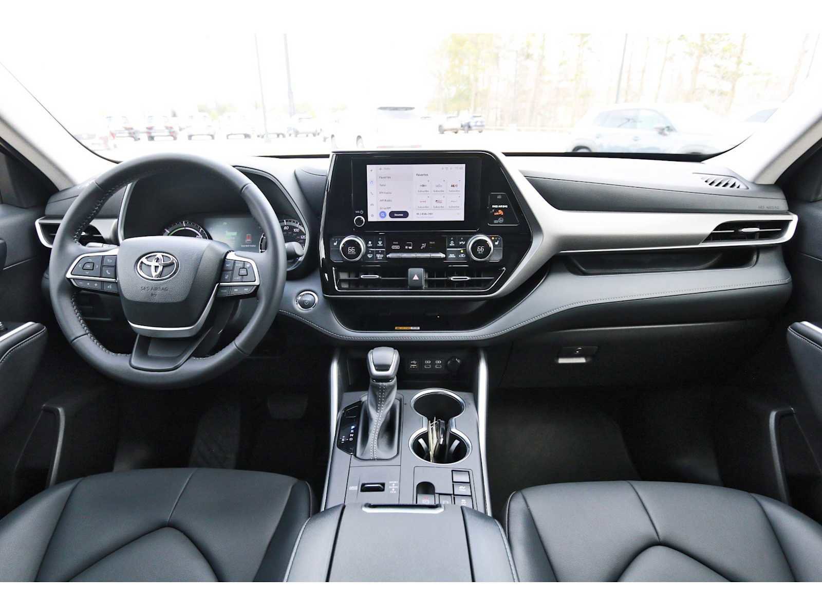 Used 2023 Toyota Highlander XLE image 7