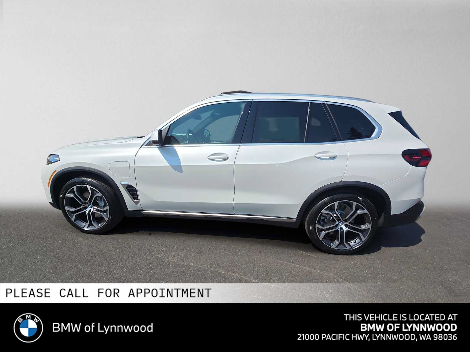 New 2026 BMW X5 xDrive50e w/ Parking Assistance Package AWD/4WD image 6