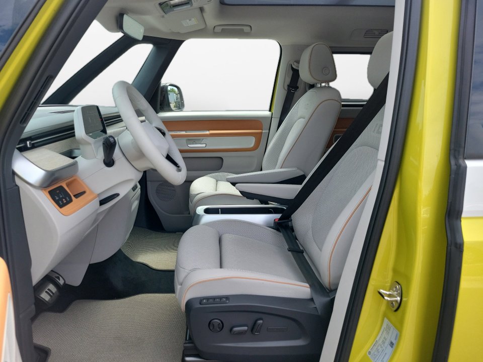 New 2025 Volkswagen ID. Buzz Pro S Plus image 9