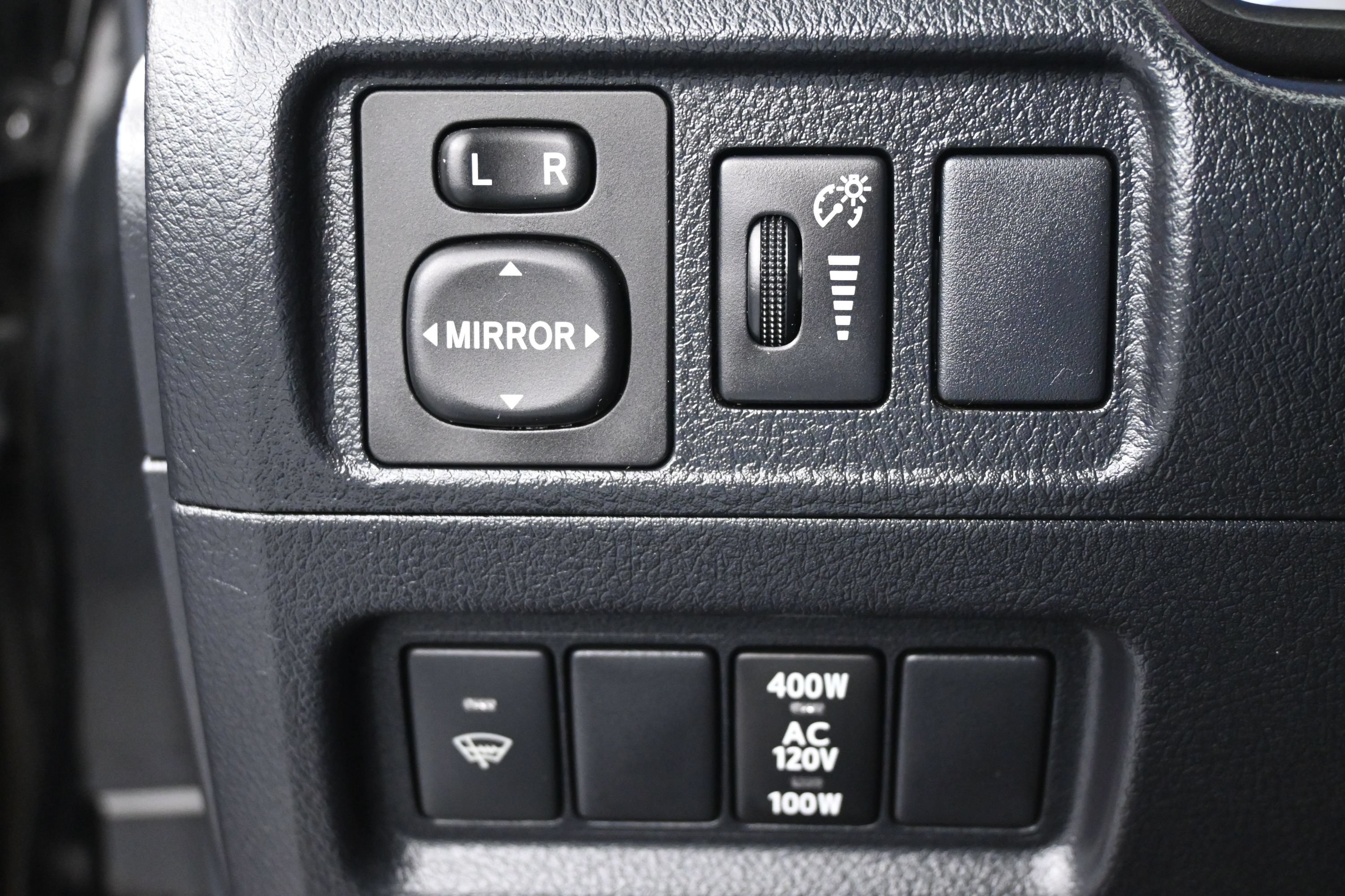 Used 2017 Toyota 4Runner SR5 AWD/4WD image 21