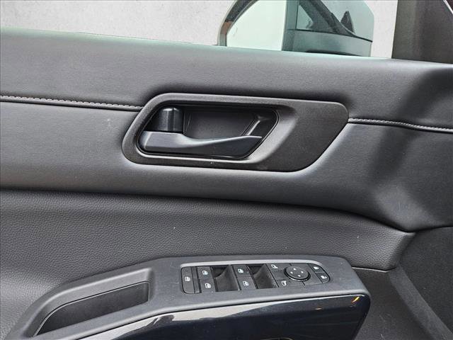 Used 2025 Nissan Pathfinder SV image 27
