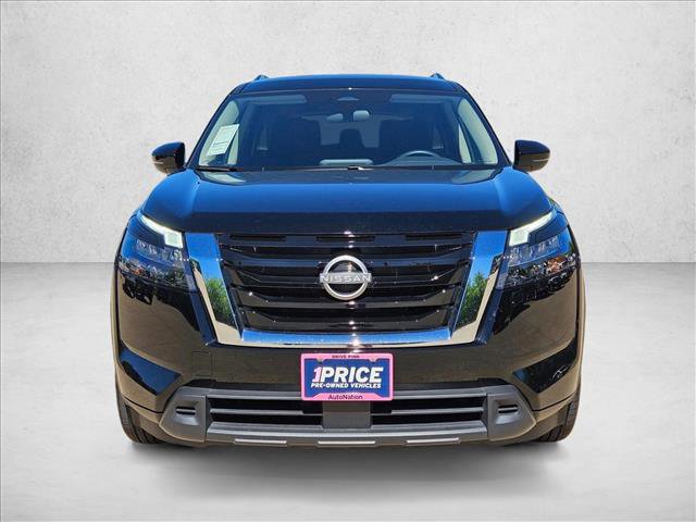 Used 2025 Nissan Pathfinder SV AWD/4WD image 2