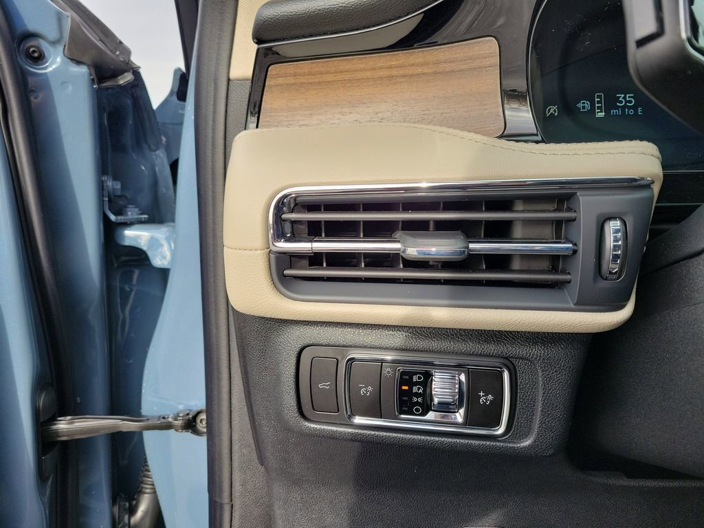 New 2026 Lincoln Corsair Reserve w/ Rear Removable Package Tray AWD/4WD image 21