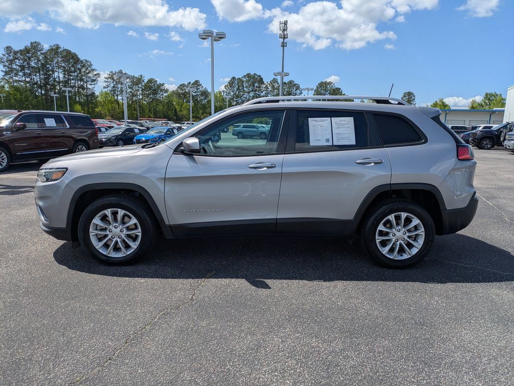 Used 2021 Jeep Cherokee Latitude w/ Mopar Interior Package image 8
