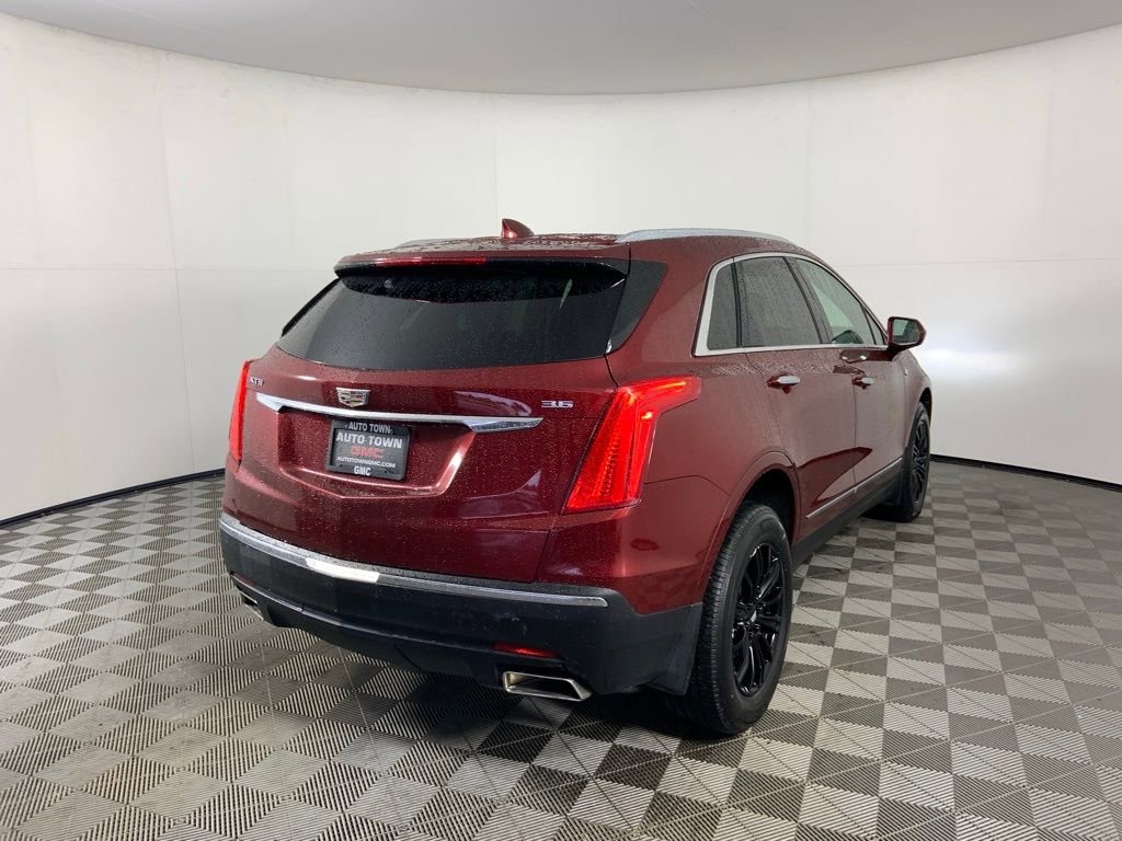 Used 2018 Cadillac XT5 Luxury w/ Driver Awareness Package FWD image 3