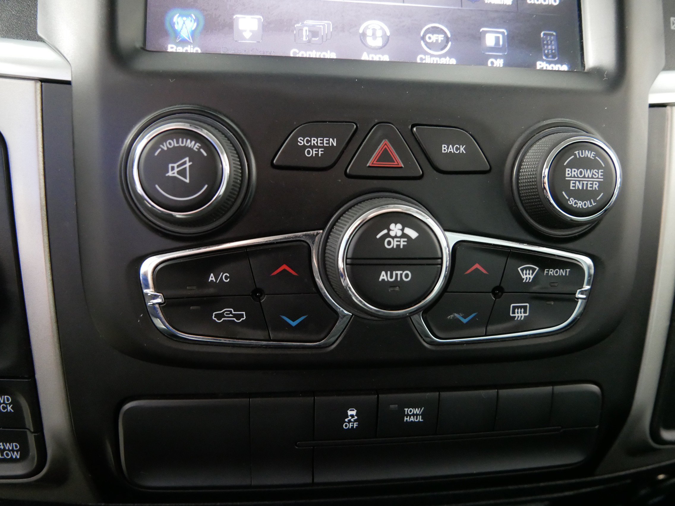 Used 2017 RAM 1500 Classic SLT w/ Luxury Group AWD/4WD image 23