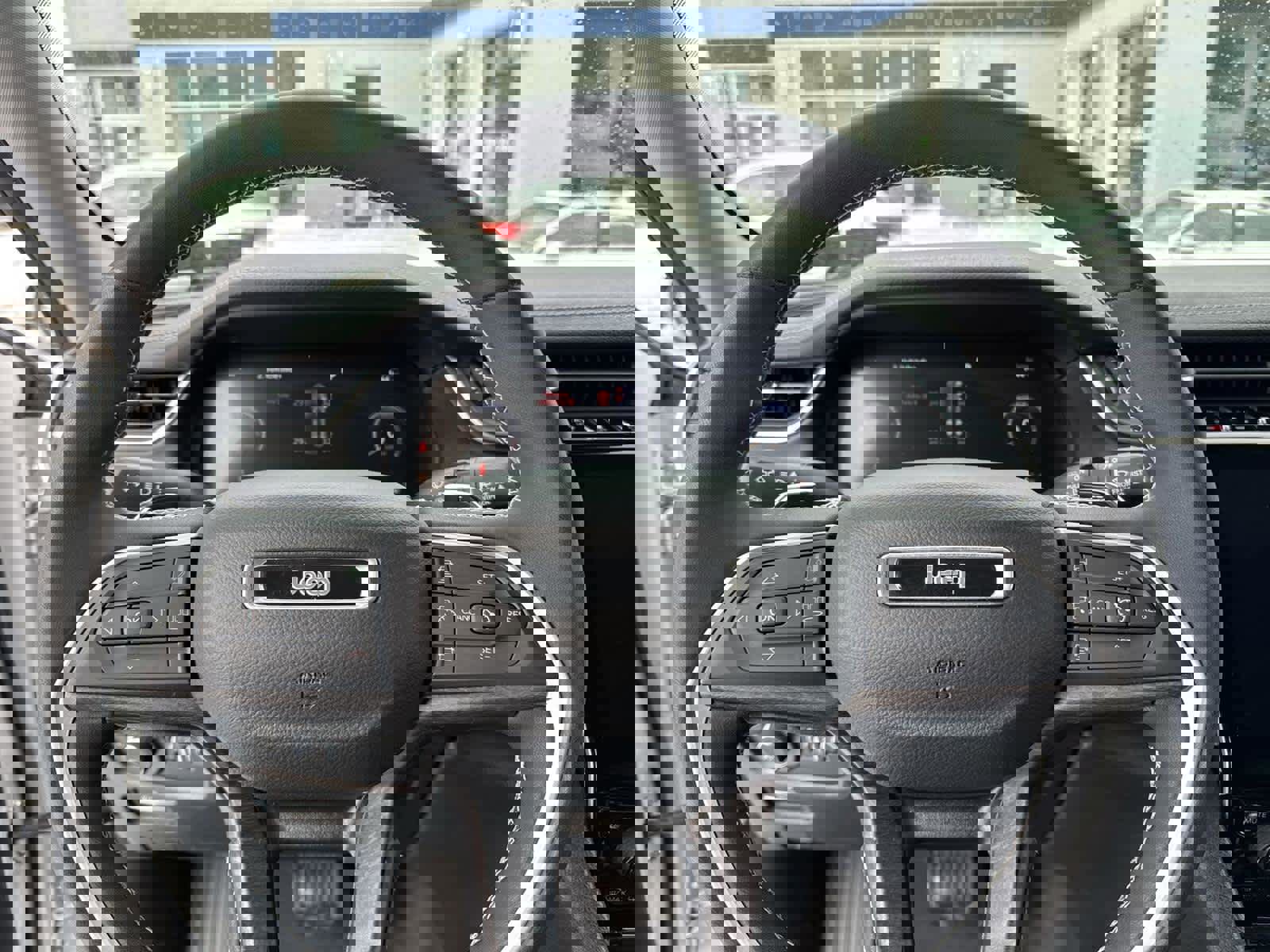 Used 2023 Jeep Grand Cherokee Limited image 17