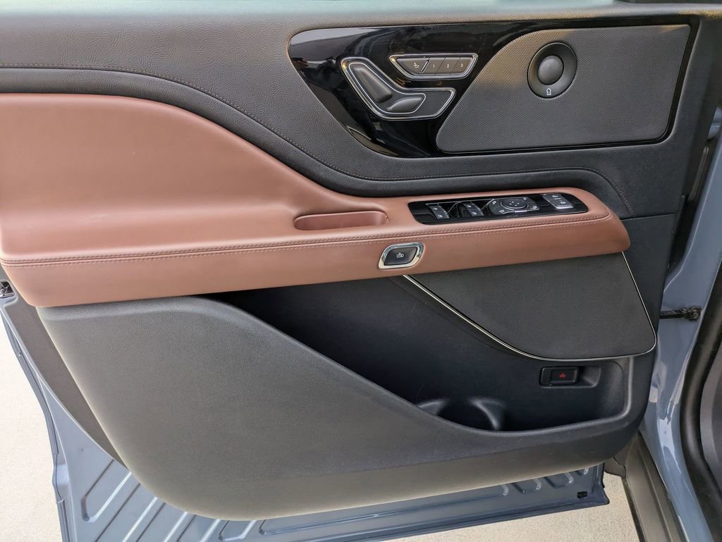 Used 2025 Lincoln Aviator Reserve w/ Illumination Package image 12