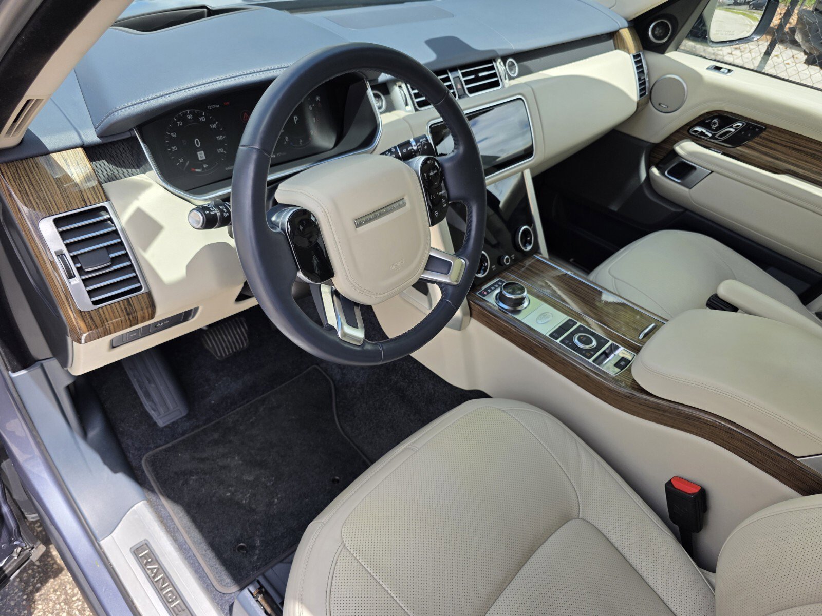 Used 2019 Land Rover Range Rover Long Wheelbase Supercharged image 11