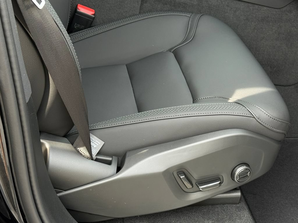 New 2026 Volvo XC90 T8 Plus AWD/4WD image 8
