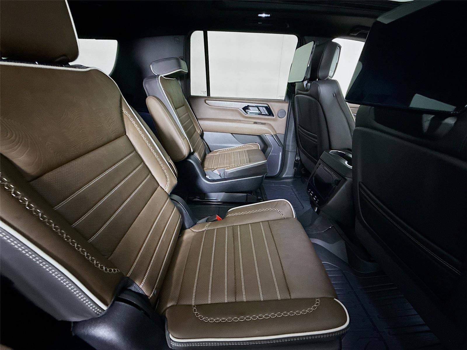 New 2026 GMC Yukon XL Denali Ultimate w/ LPO, Floor Liner Package AWD/4WD image 24