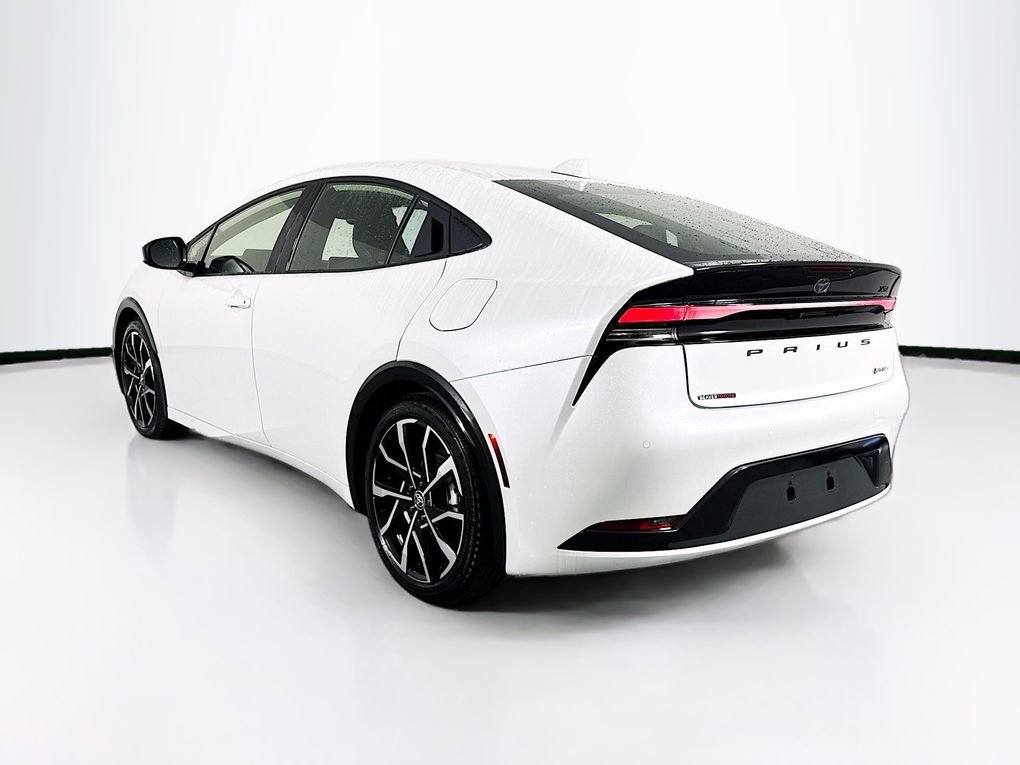 Used 2025 Toyota Prius Plug-In Hybrid image 7
