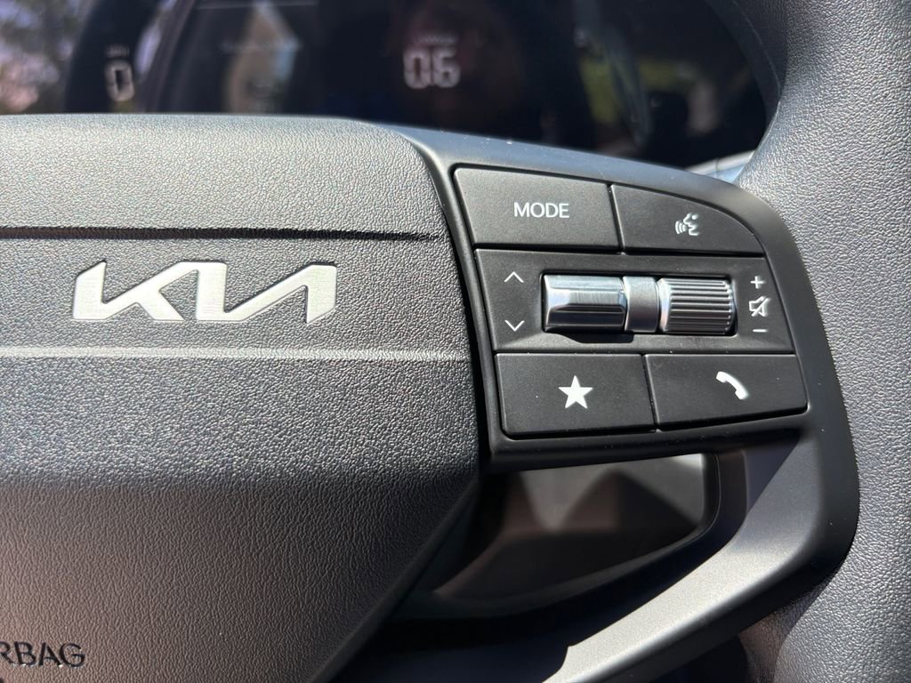New 2025 Kia K4 LXS FWD image 26