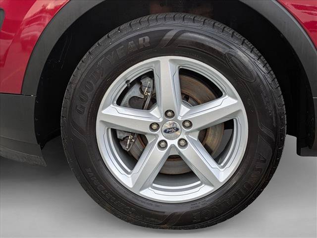 Used 2017 Ford Explorer XLT w/ Equipment Group 202A AWD/4WD image 27