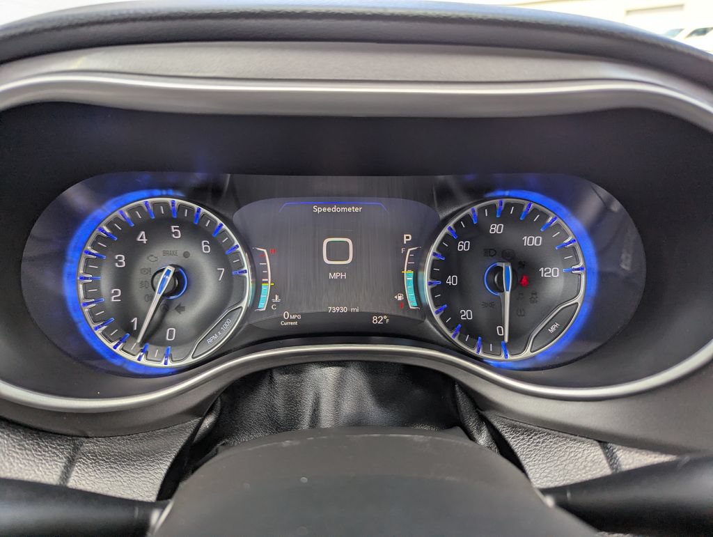 Used 2023 Chrysler Pacifica Touring-L FWD image 28