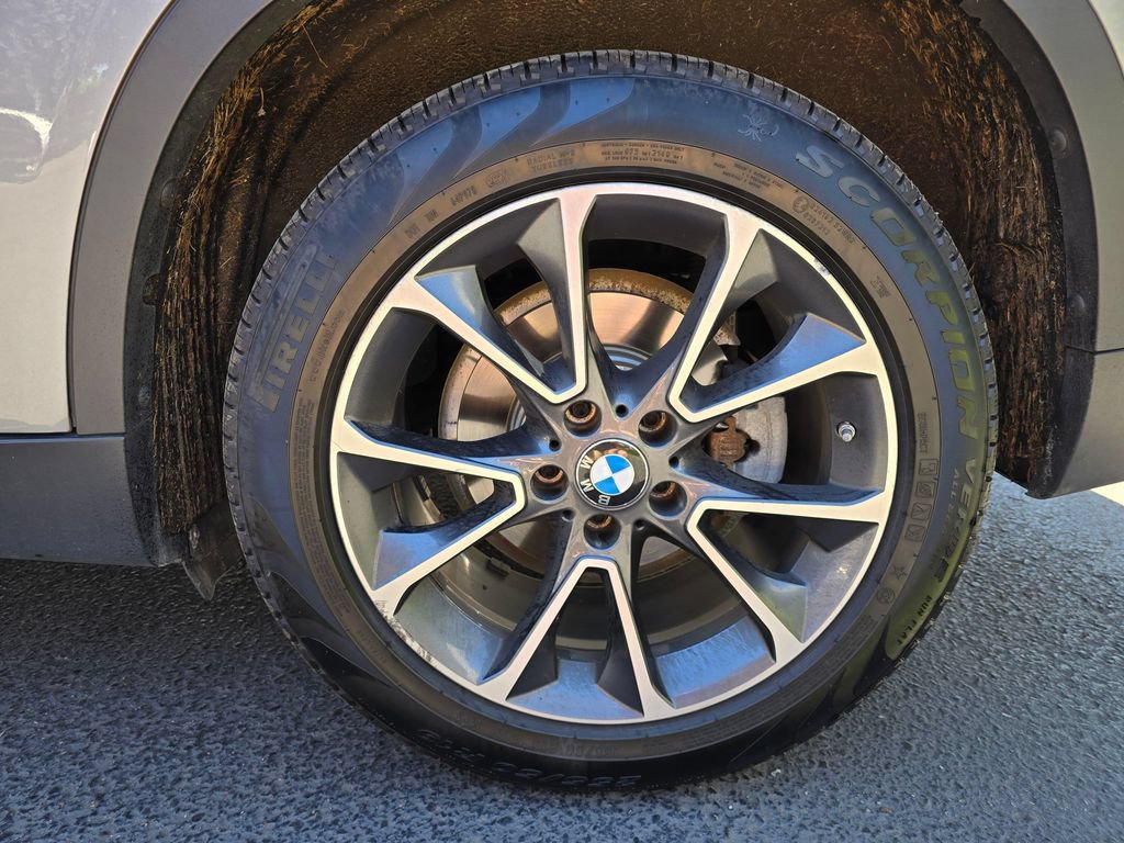 Used 2018 BMW X5 xDrive35i w/ Premium Package AWD/4WD image 4