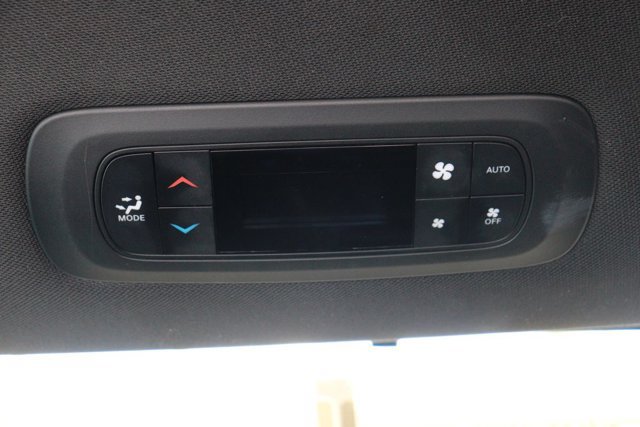 Used 2025 Chrysler Pacifica Select FWD image 27