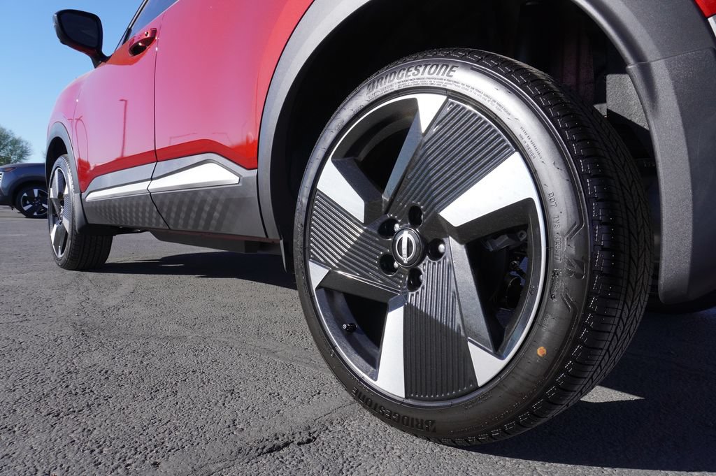 Used 2025 Nissan Kicks SR FWD image 6