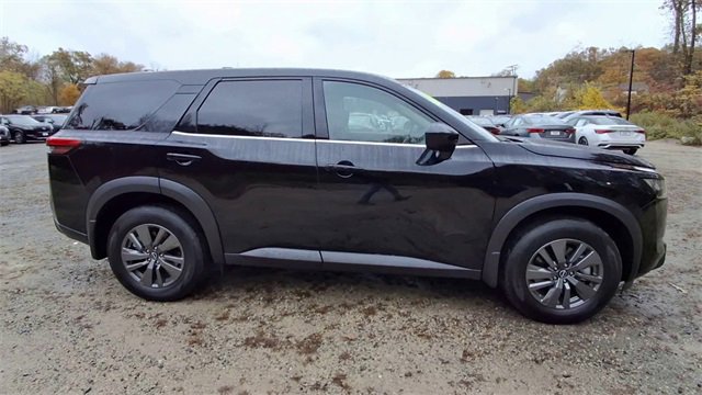 Used 2025 Nissan Pathfinder S image 9