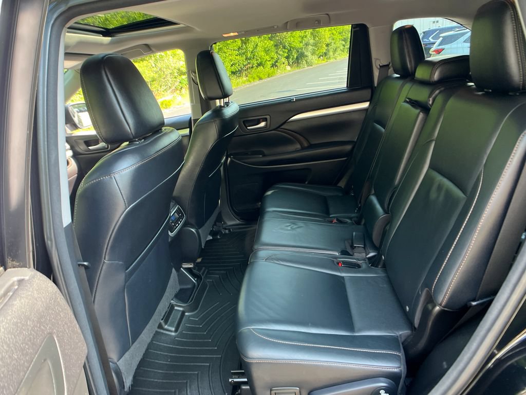 Used 2016 Toyota Highlander XLE AWD/4WD image 22