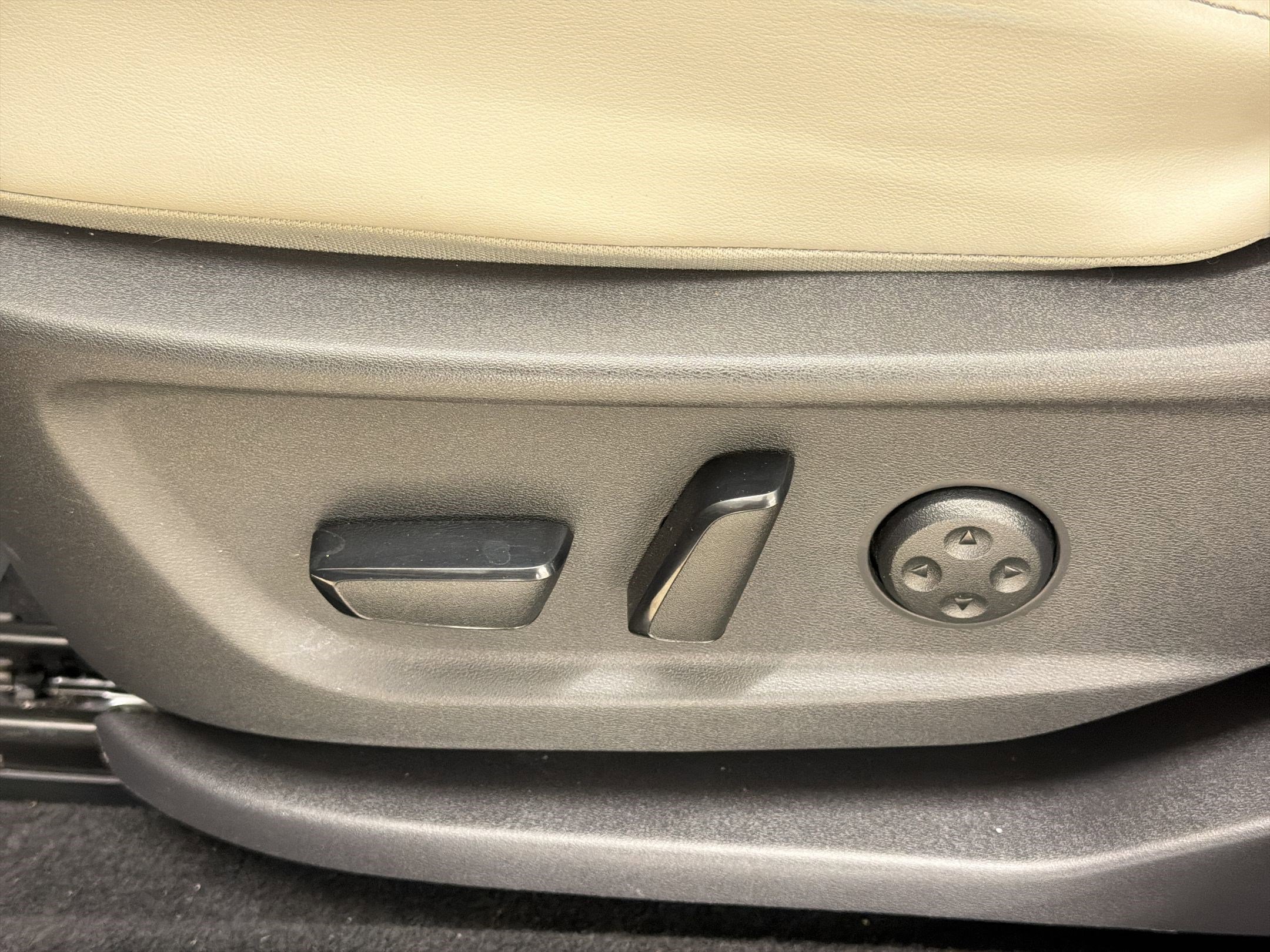 Used 2023 Nissan Ariya FWD image 14