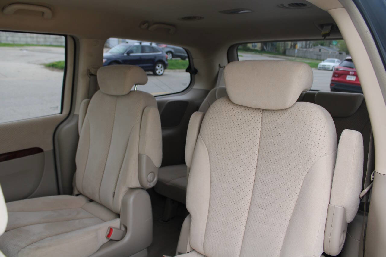 Used 2007 Hyundai Entourage GLS FWD image 16