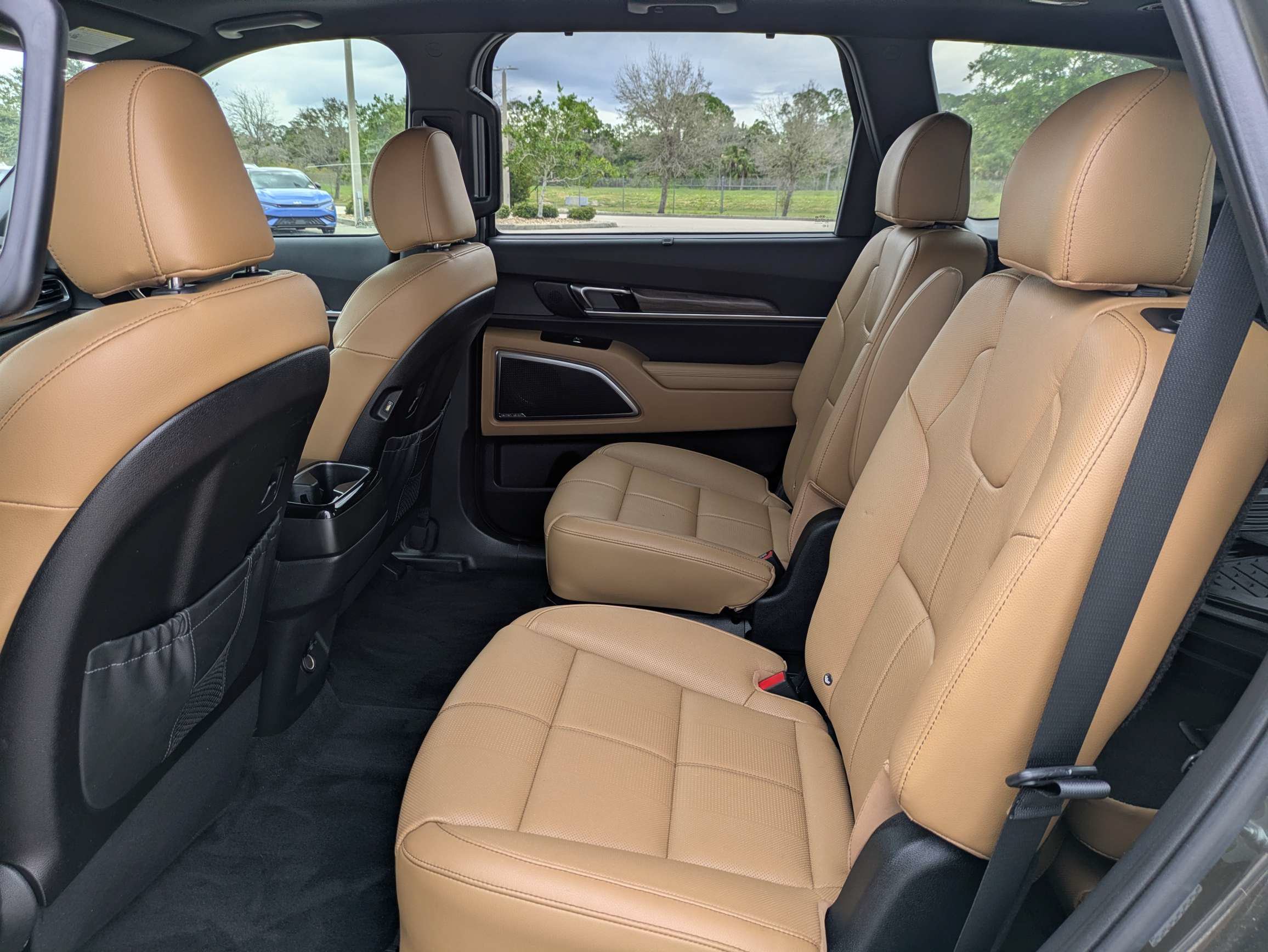 Certified 2021 Kia Telluride SX w/ Towing Package FWD image 17