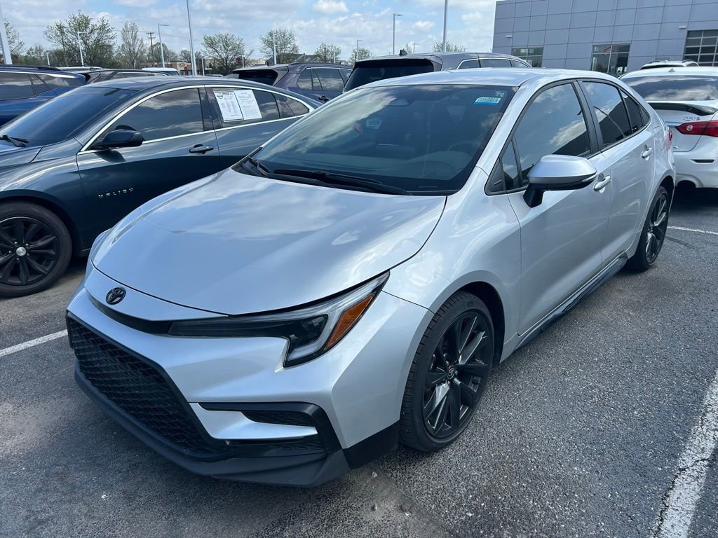 Used 2023 Toyota Corolla SE image 2